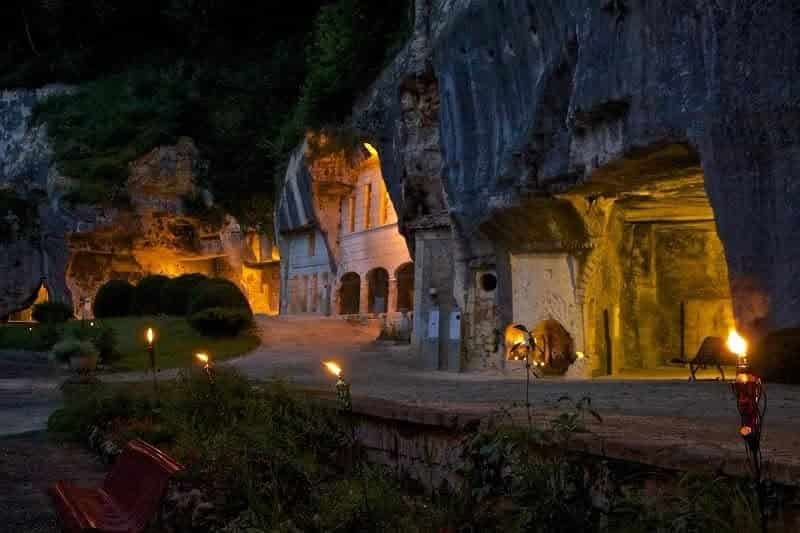 Entrée de l'Abbaye de Brantôme en visite nocturne